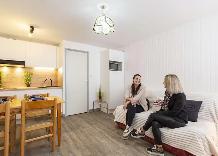 Apartment Pres Du Centre Et Telepherique Pour 4 - Fr-1-296-521 *